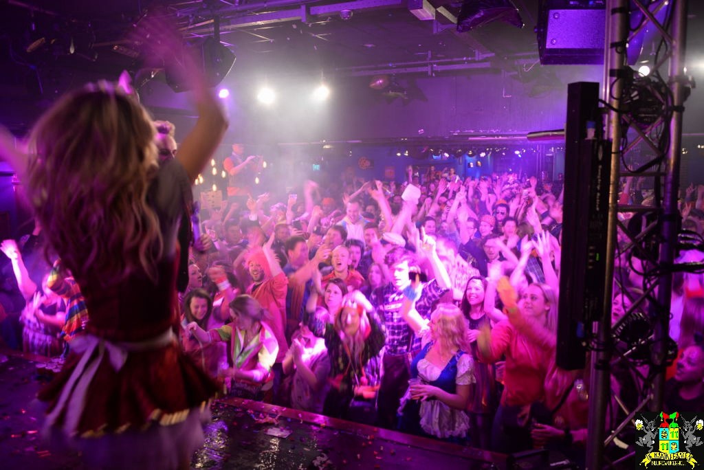 ../Images/Carnavals maandagavond in VdG 122.jpg